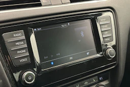 Valkoinen Skoda OCTAVIA 2016 kuva 13.