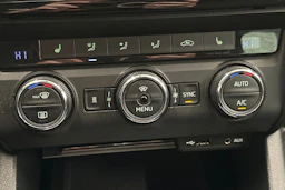 Valkoinen Skoda OCTAVIA 2016 kuva 16.