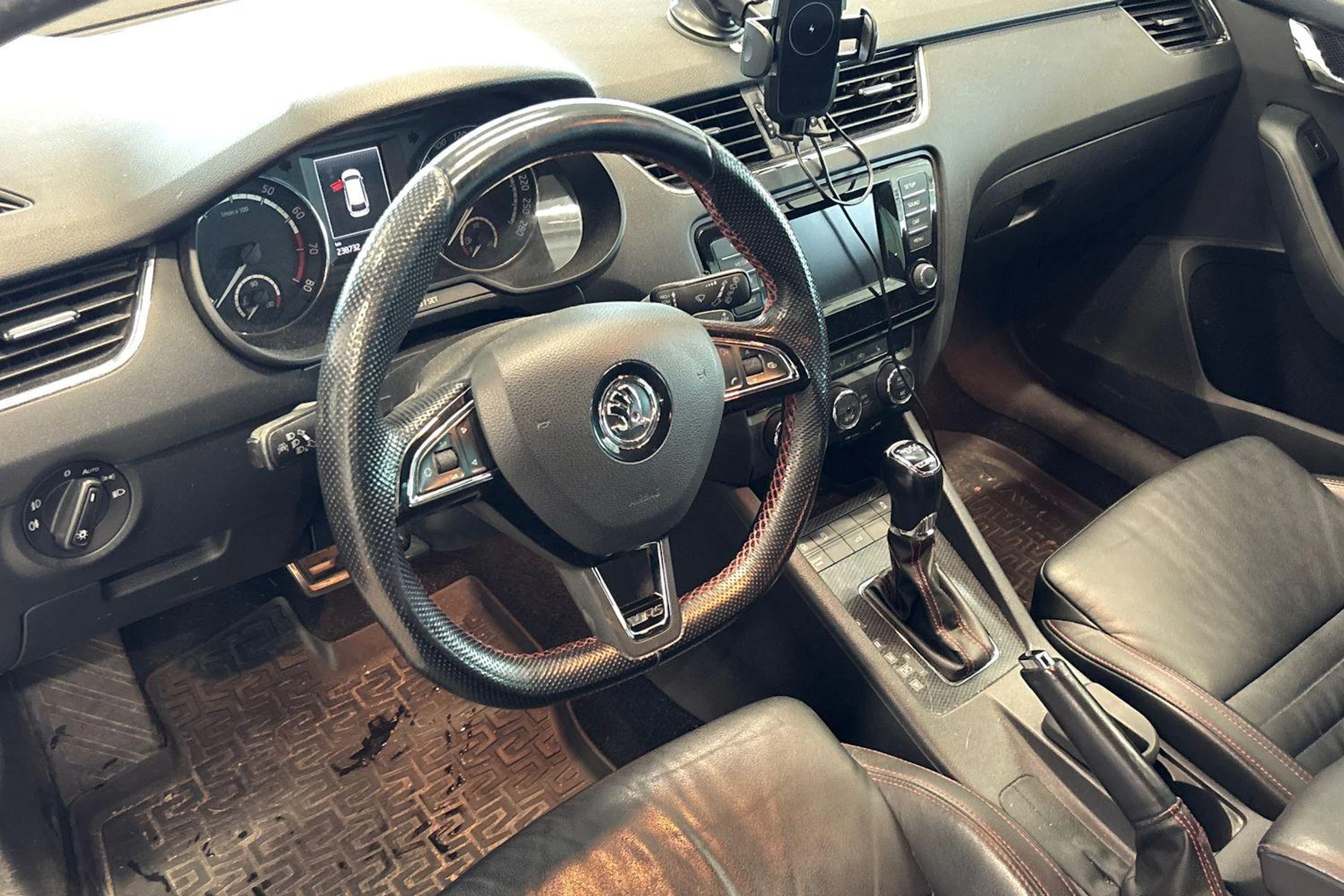 sininen Skoda Octavia 2015 kuva 3.