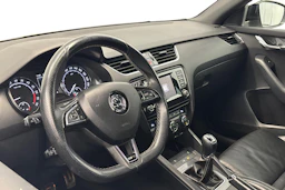 valkoinen Skoda Octavia 2015 kuva 6.