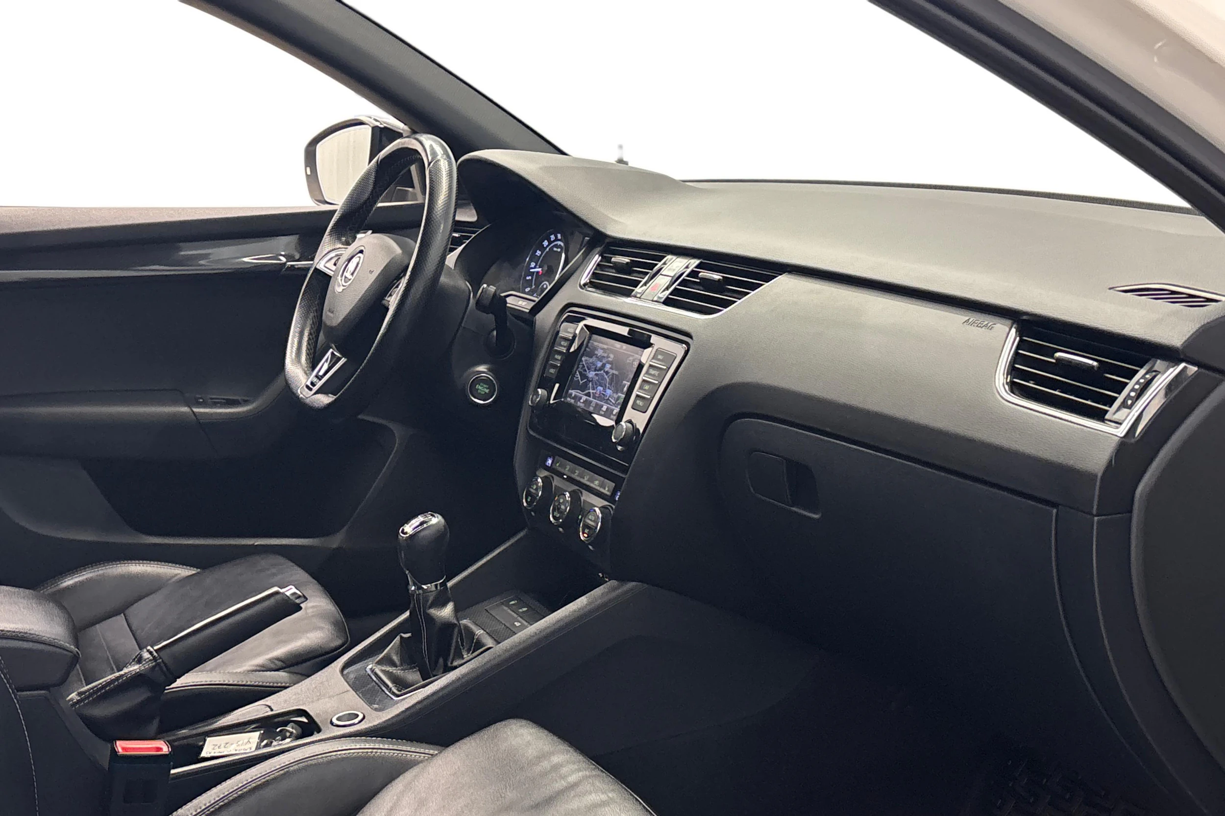 valkoinen Skoda Octavia 2015 kuva 8.