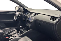 valkoinen Skoda Octavia 2015 kuva 8.