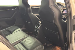 valkoinen Skoda Octavia 2015 kuva 9.