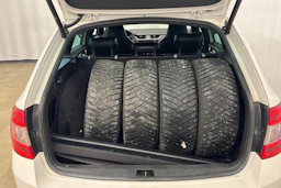 valkoinen Skoda Octavia 2015 kuva 11.