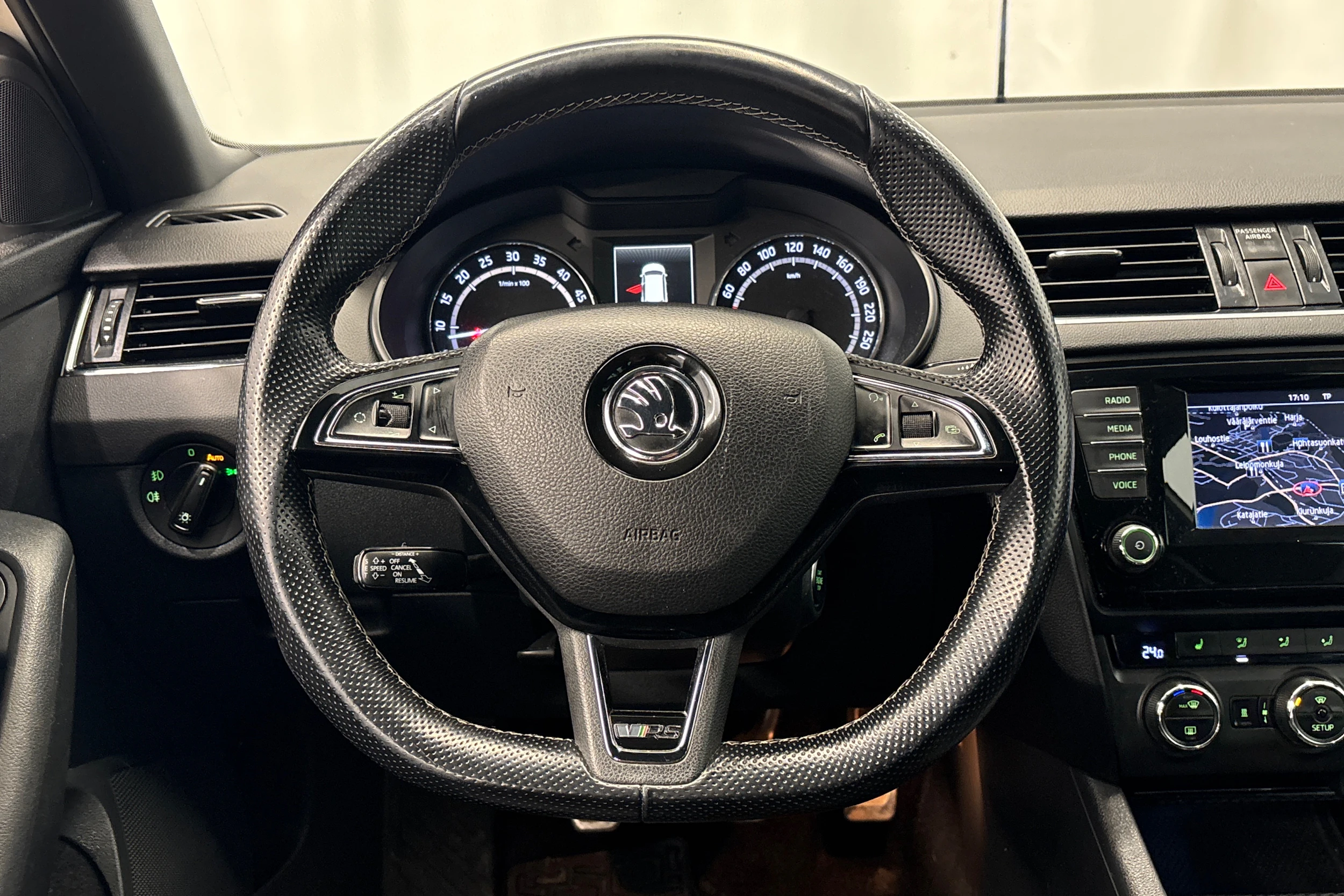 valkoinen Skoda Octavia 2015 kuva 13.