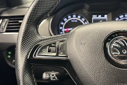 valkoinen Skoda Octavia 2015 kuva 14.