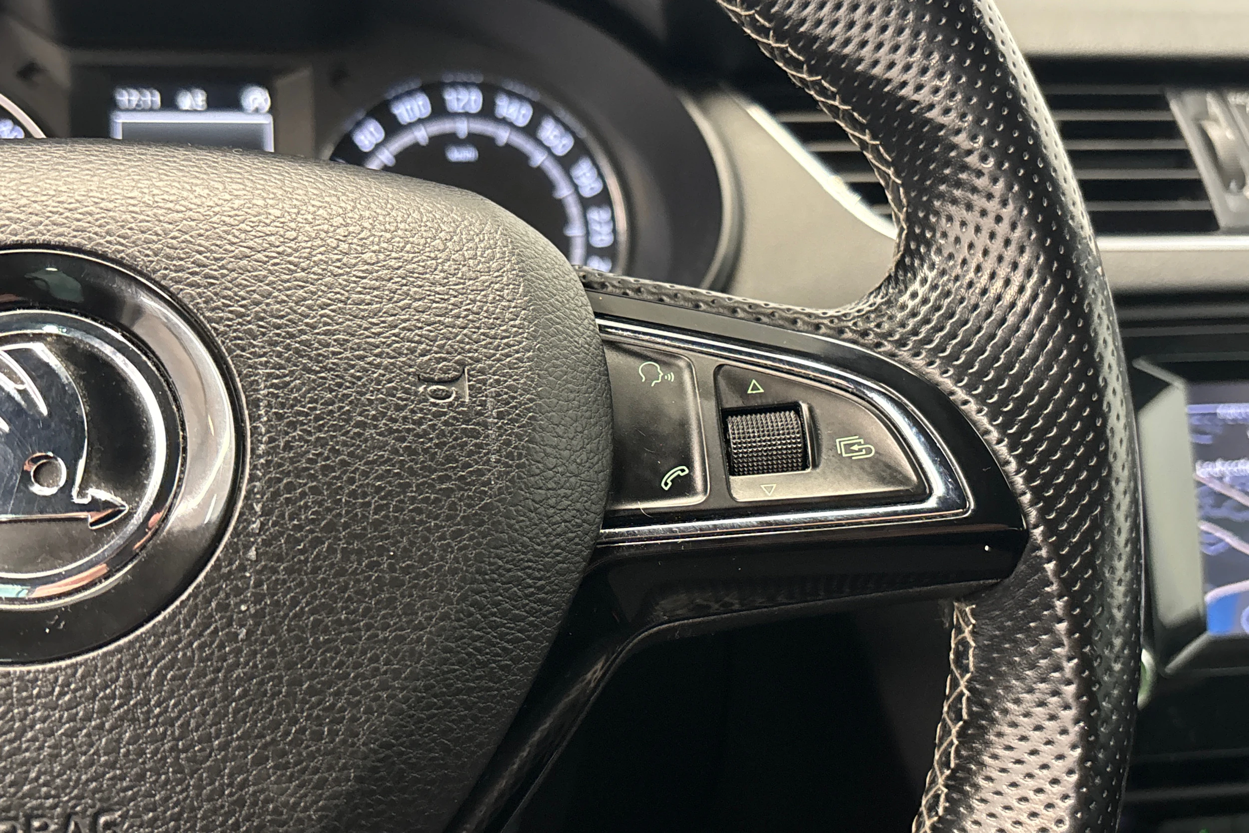 valkoinen Skoda Octavia 2015 kuva 15.