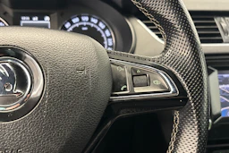 valkoinen Skoda Octavia 2015 kuva 15.