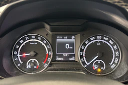 valkoinen Skoda Octavia 2015 kuva 16.