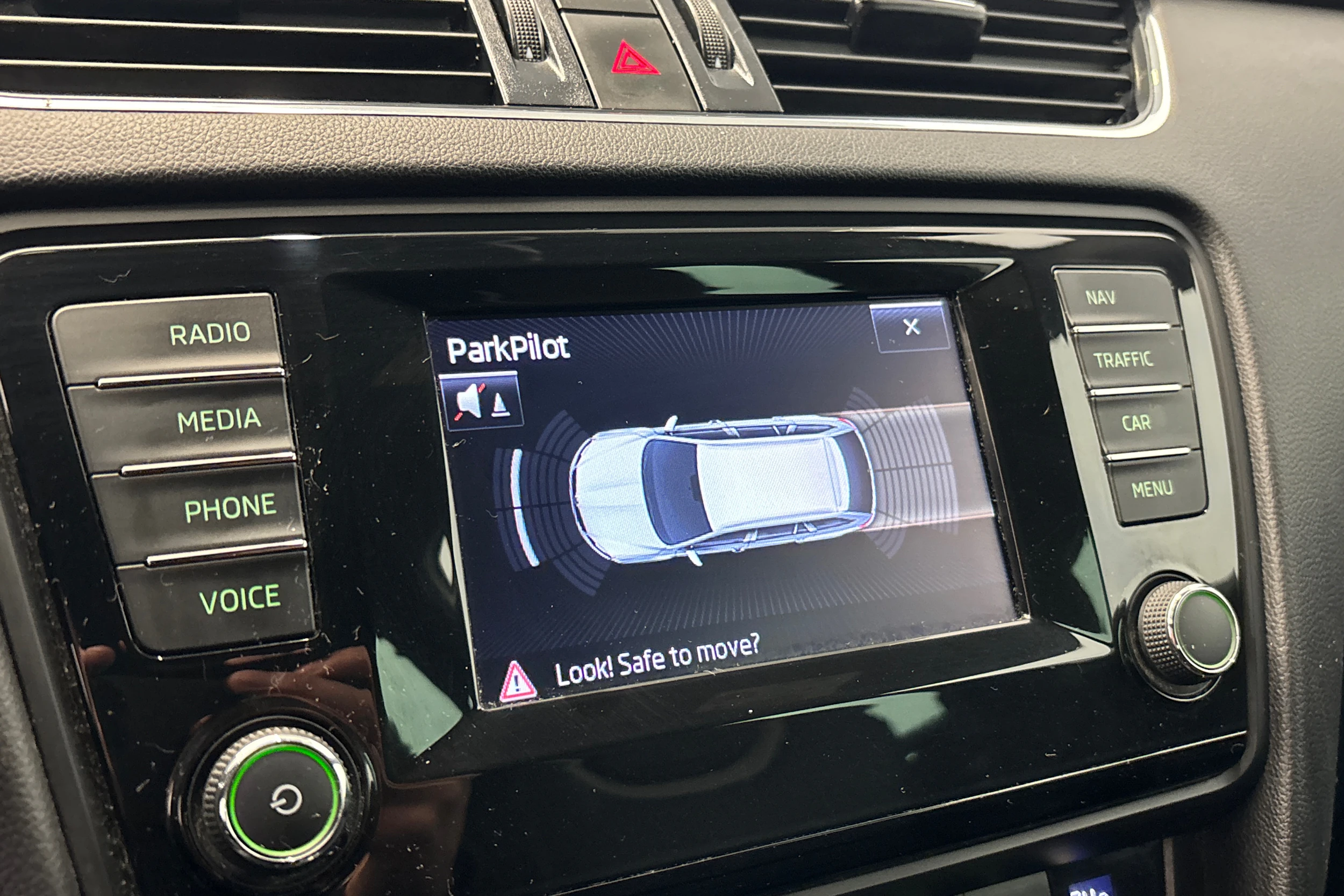 valkoinen Skoda Octavia 2015 kuva 19.