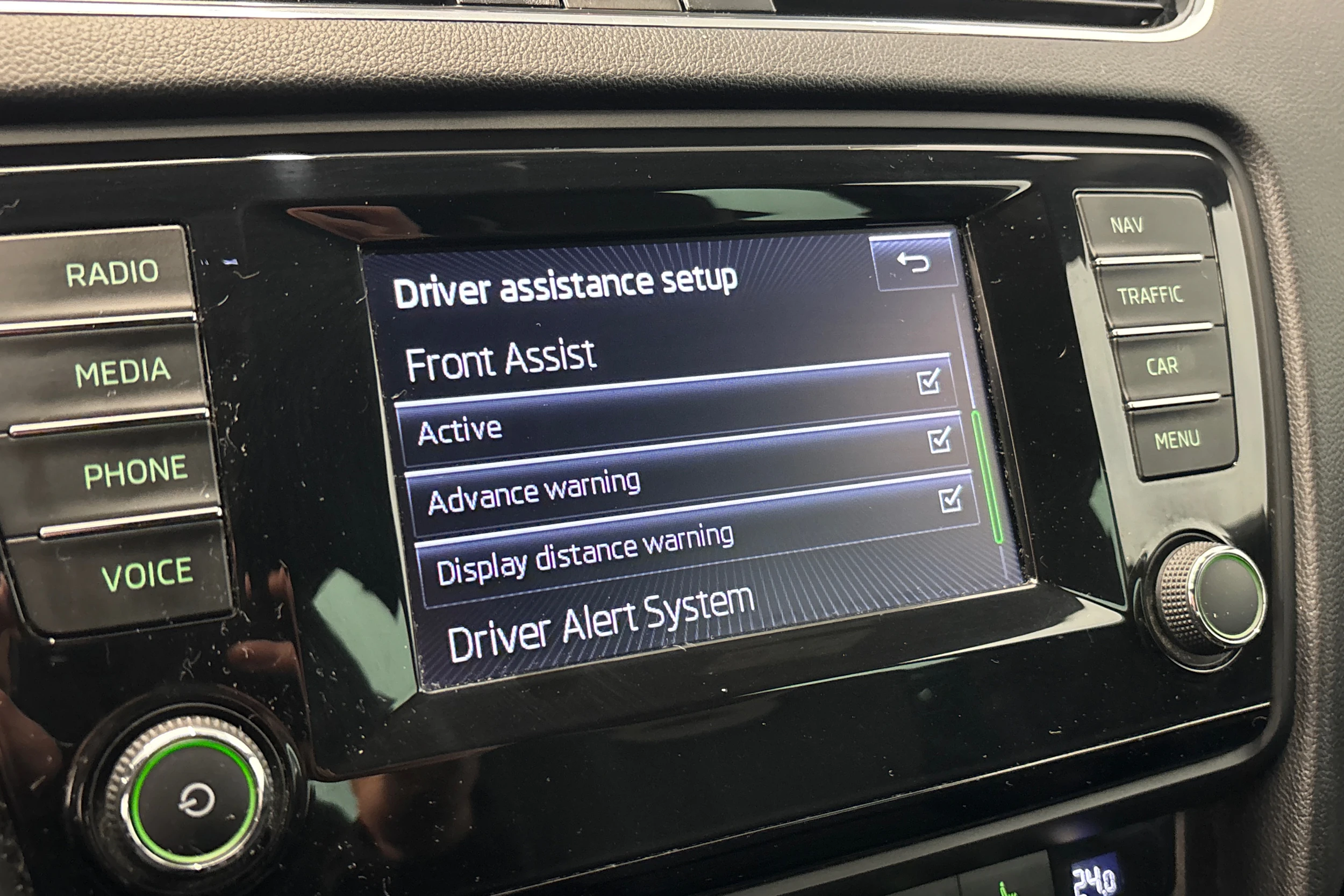 valkoinen Skoda Octavia 2015 kuva 20.