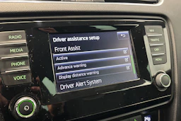 valkoinen Skoda Octavia 2015 kuva 20.