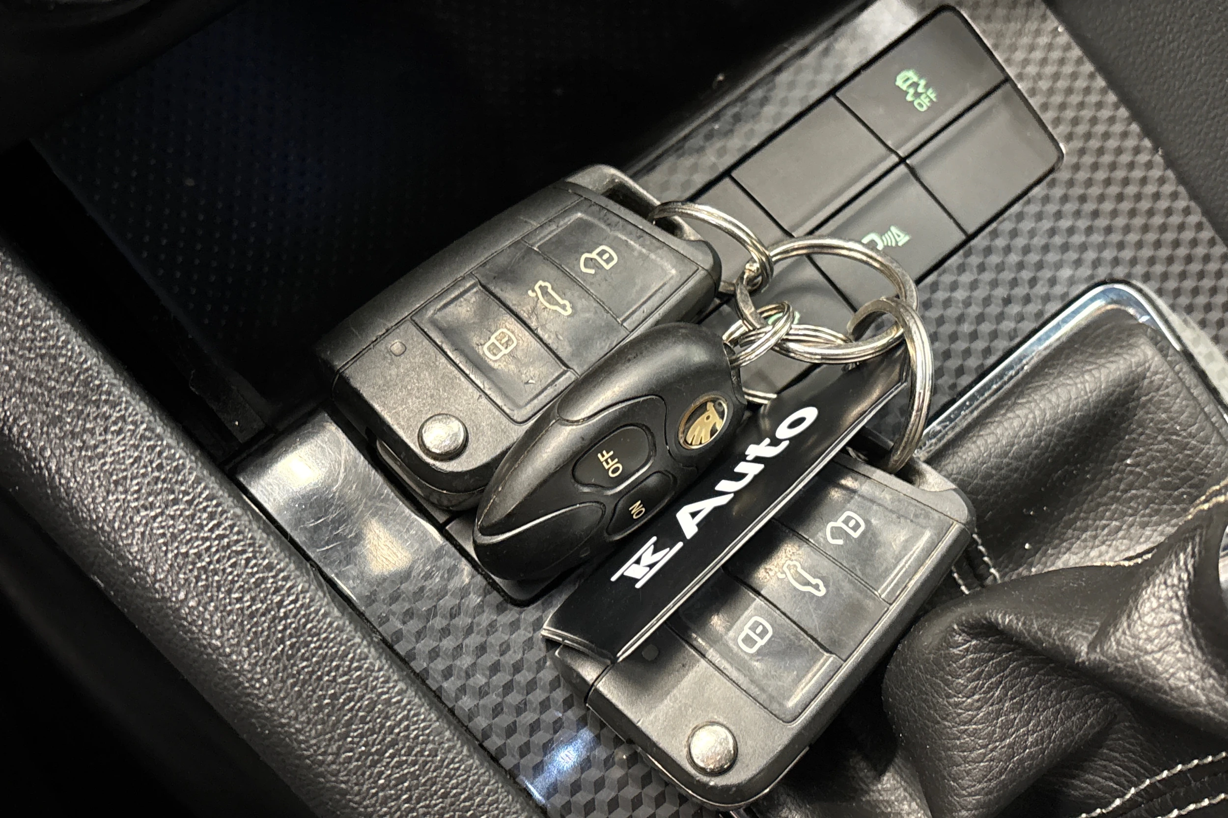 valkoinen Skoda Octavia 2015 kuva 23.