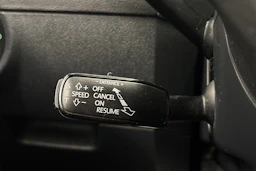 valkoinen Skoda Octavia 2015 kuva 25.