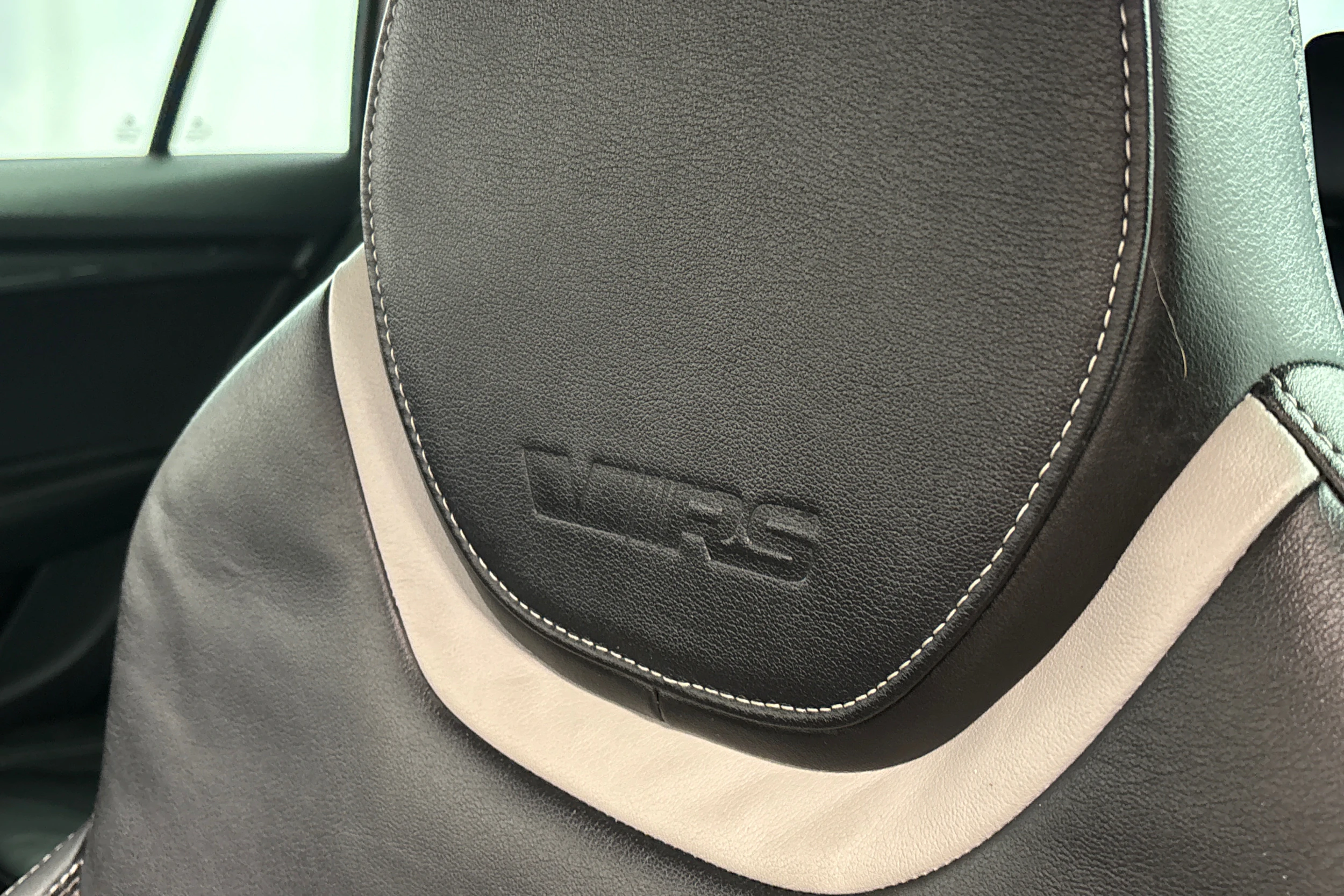 valkoinen Skoda Octavia 2015 kuva 33.