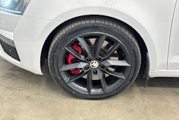 valkoinen Skoda Octavia 2015 kuva 36.