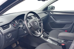 harmaa Skoda Octavia 2015 kuva 3.