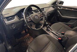 musta Skoda Octavia 2015 kuva 3.