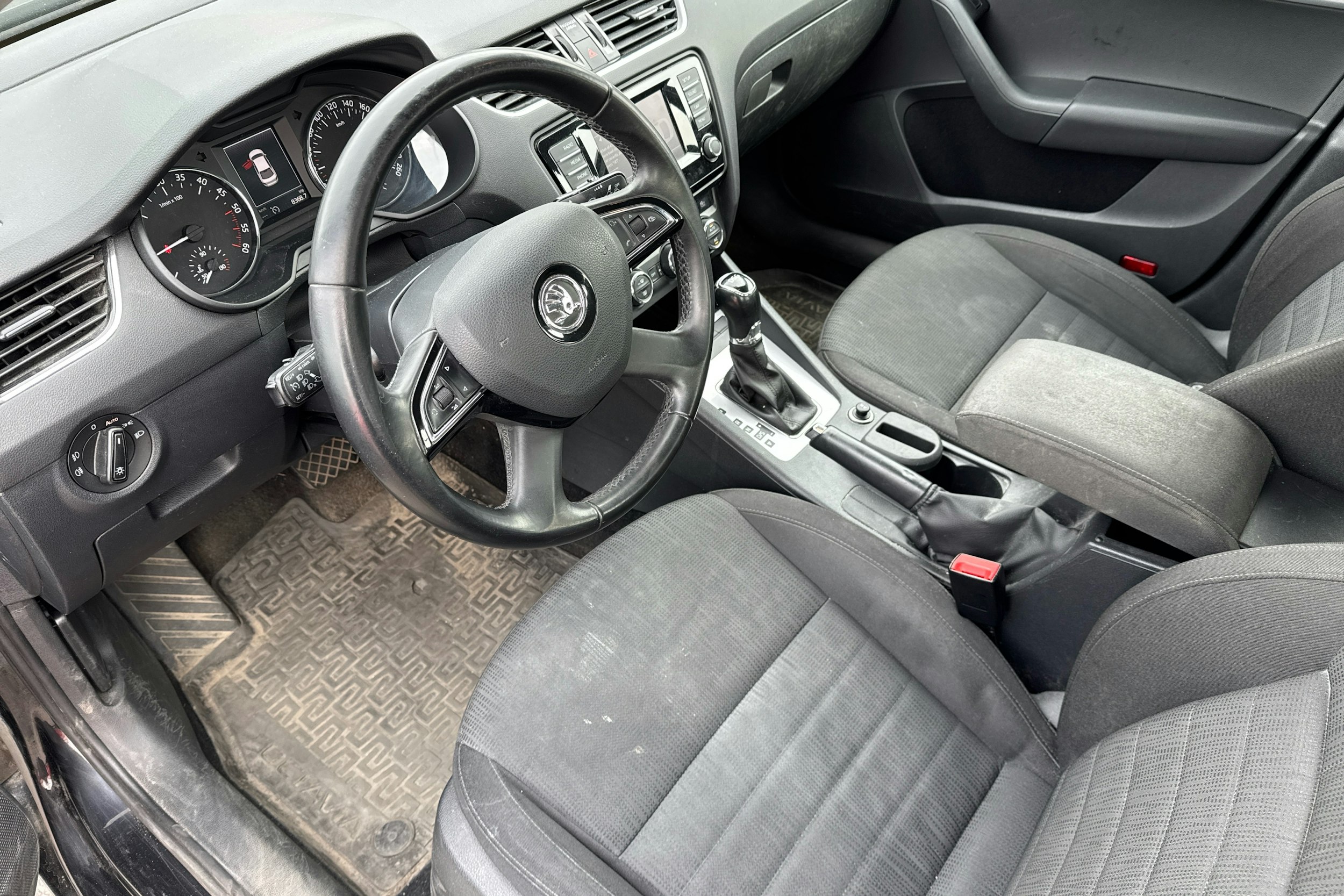 musta Skoda Octavia 2015 kuva 3.