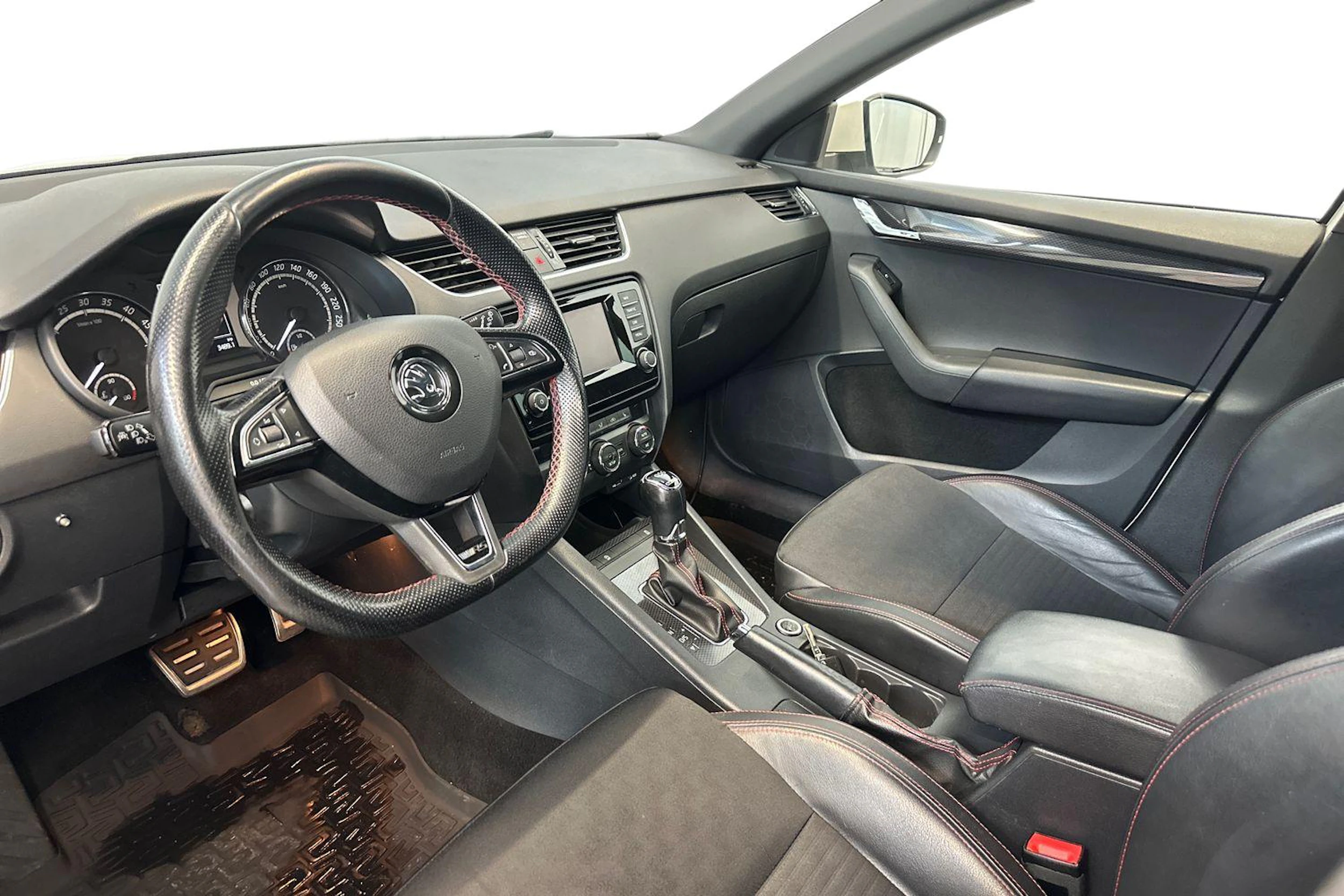 valkoinen Skoda Octavia 2015 kuva 6.