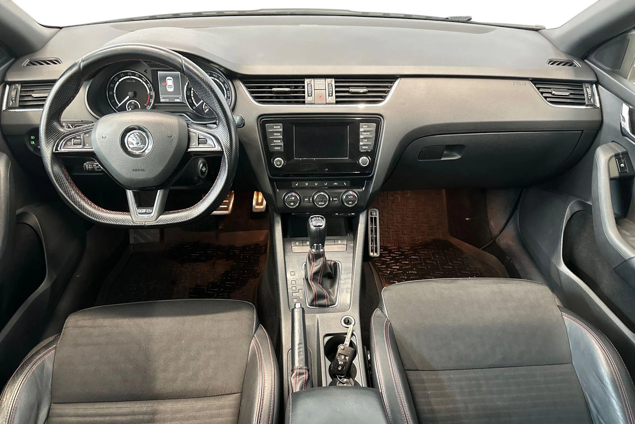 valkoinen Skoda Octavia 2015 kuva 7.