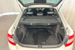 valkoinen Skoda Octavia 2015 kuva 11.