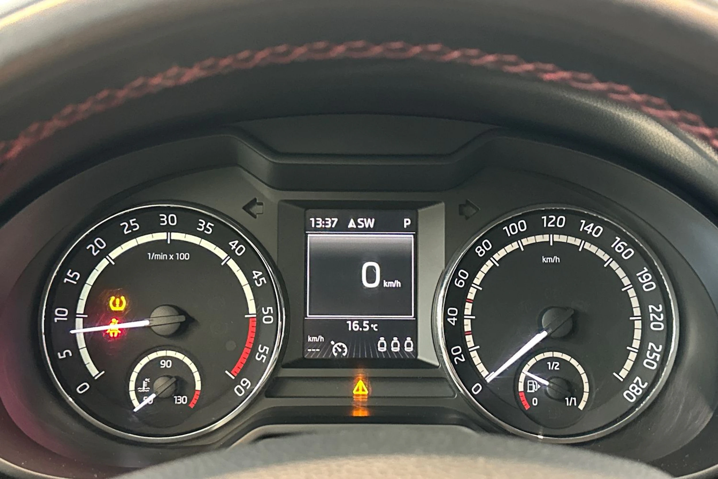 valkoinen Skoda Octavia 2015 kuva 12.