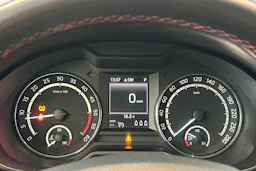 valkoinen Skoda Octavia 2015 kuva 12.