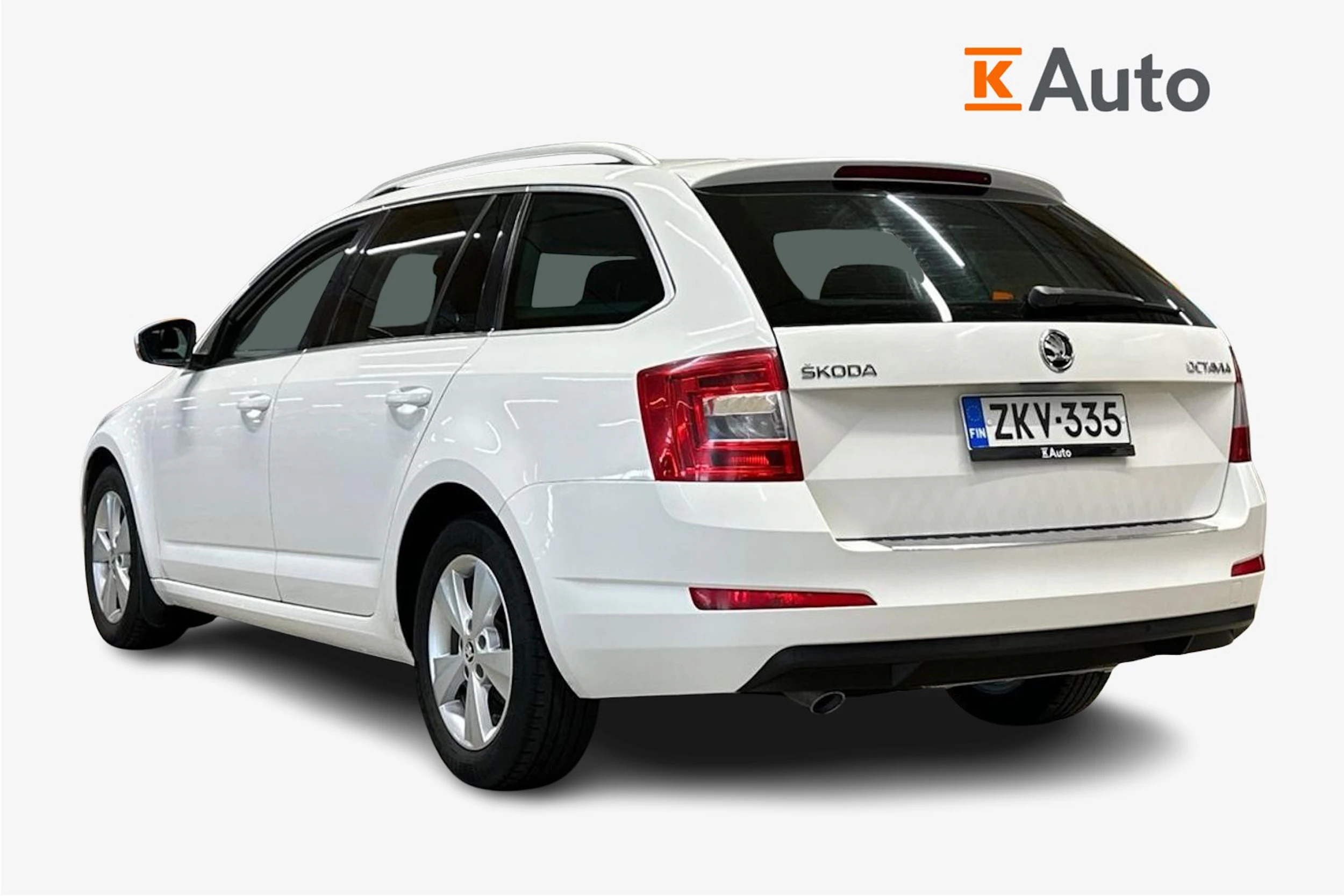 valkoinen Skoda Octavia 2015 kuva 2.