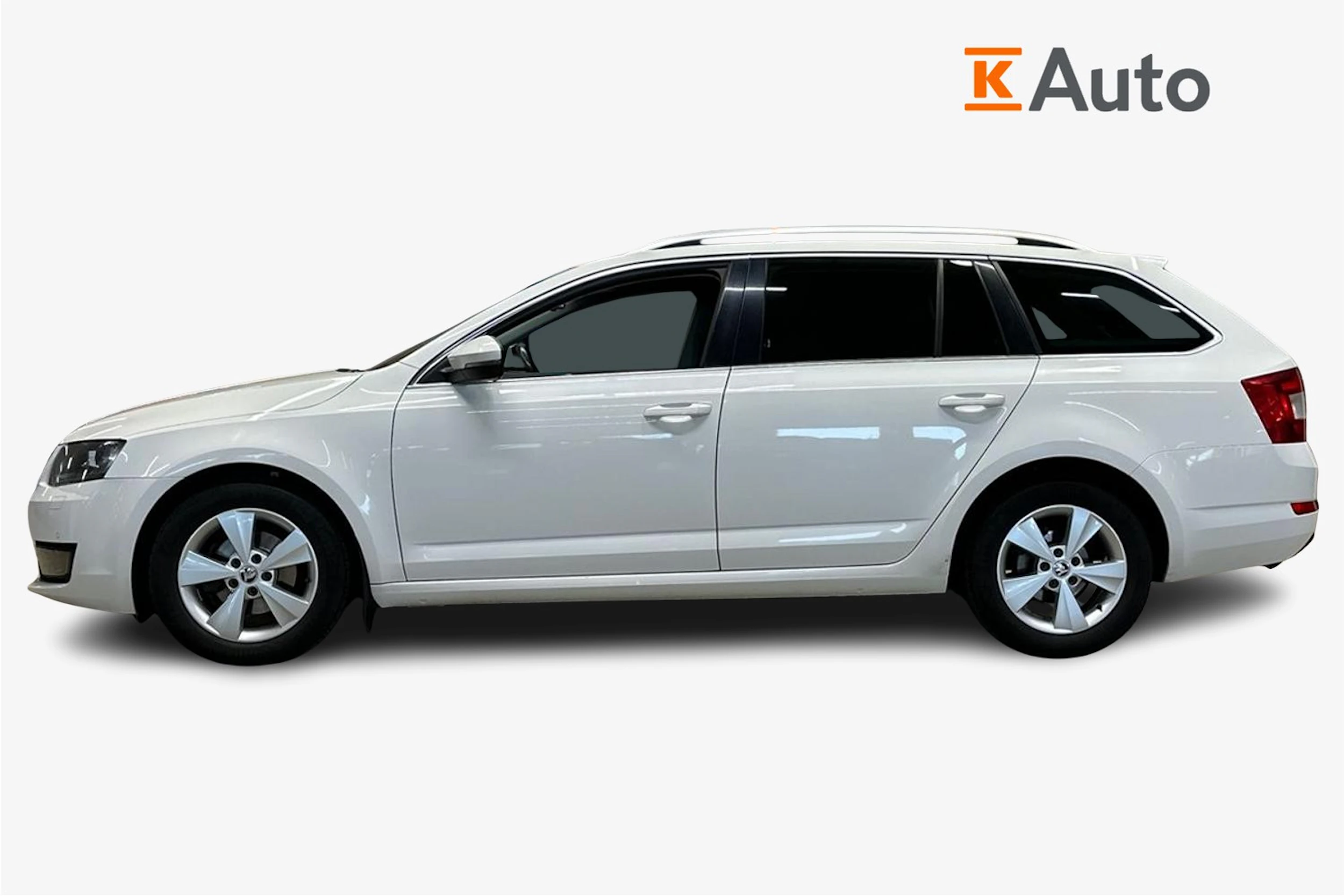 valkoinen Skoda Octavia 2015 kuva 5.