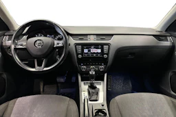 valkoinen Skoda Octavia 2015 kuva 7.