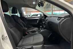 valkoinen Skoda Octavia 2015 kuva 10.