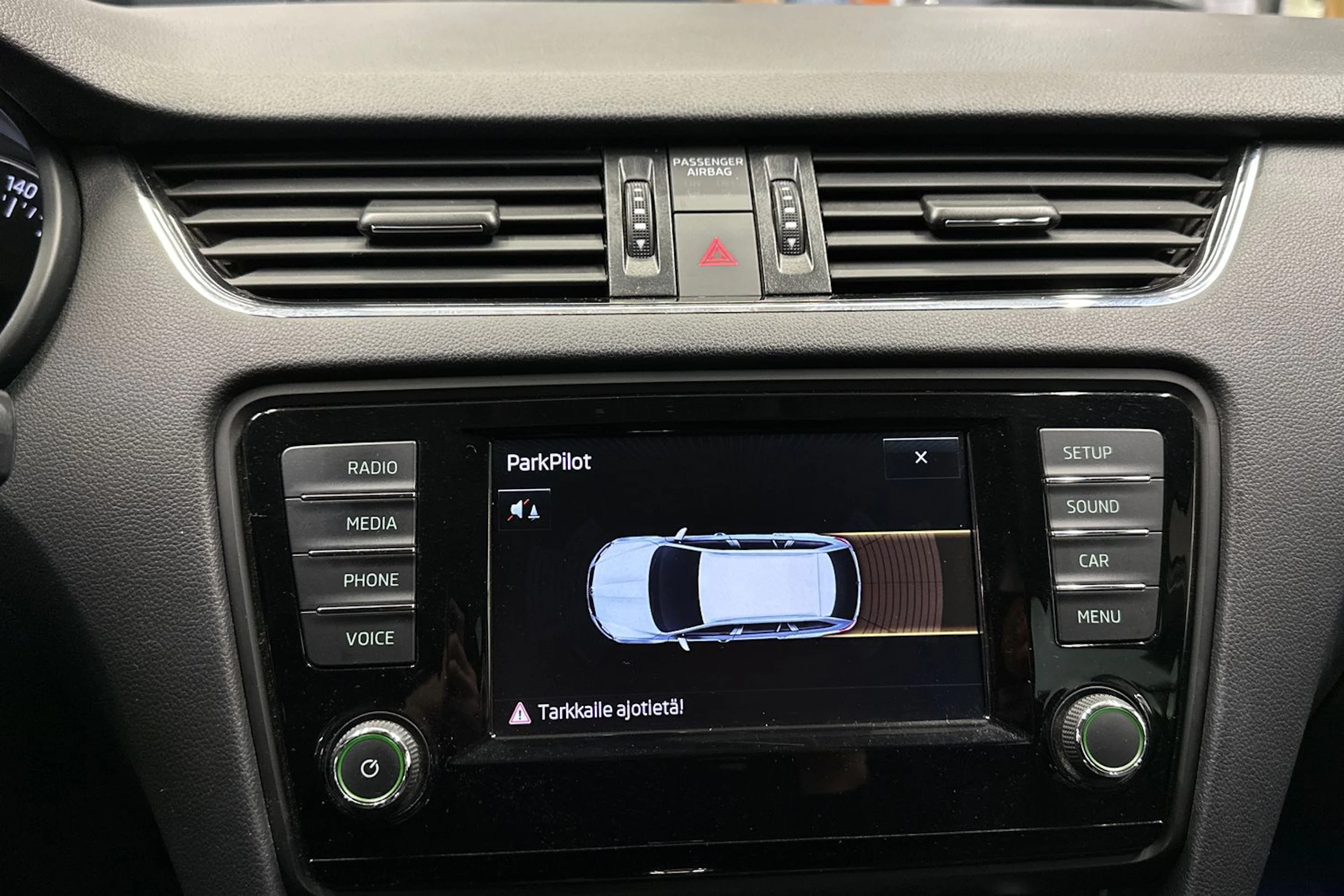 valkoinen Skoda Octavia 2015 kuva 11.