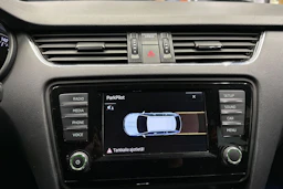 valkoinen Skoda Octavia 2015 kuva 11.