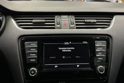 valkoinen Skoda Octavia 2015 kuva 12.