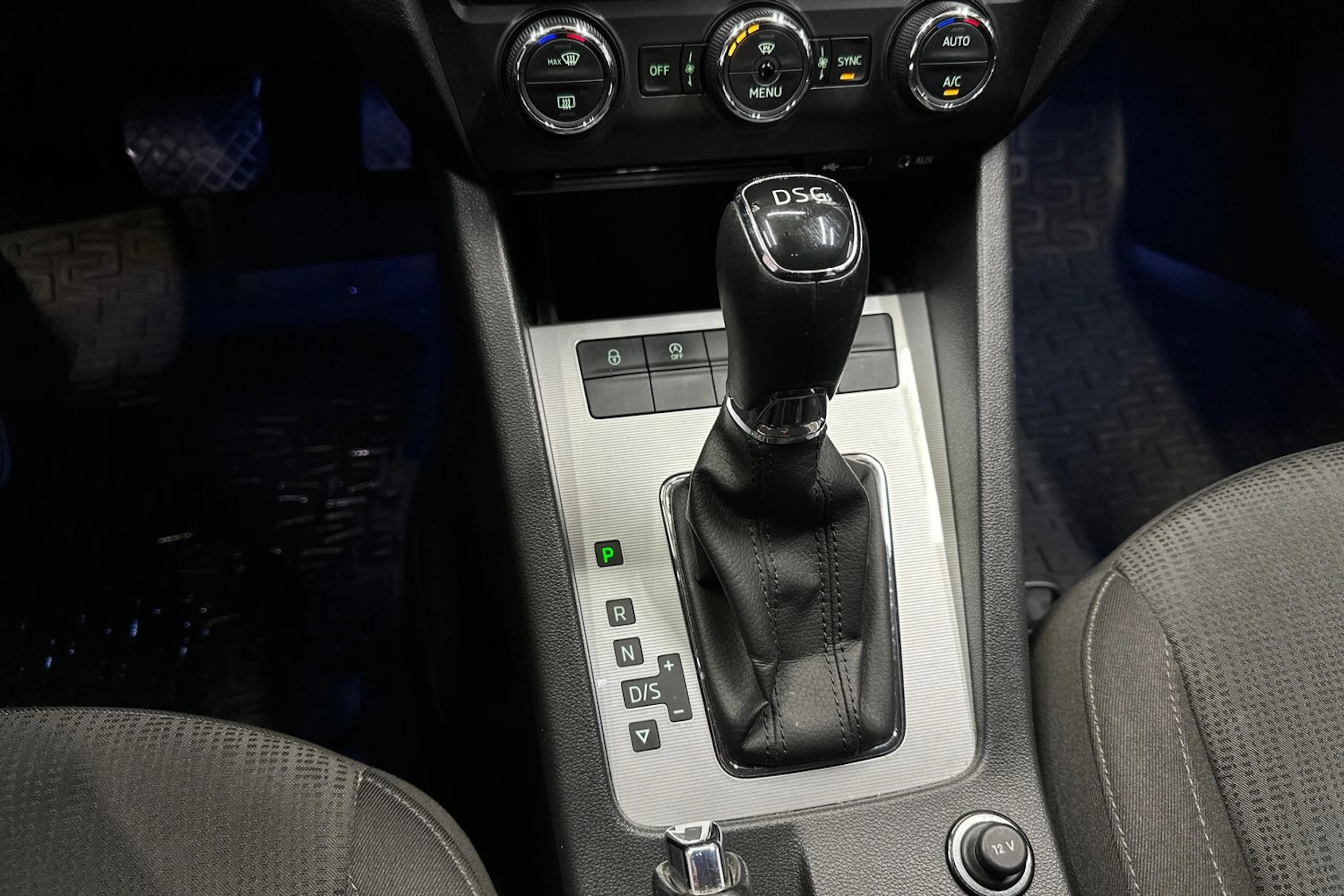 valkoinen Skoda Octavia 2015 kuva 16.