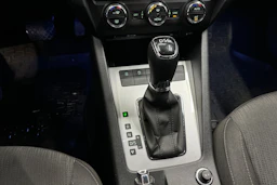valkoinen Skoda Octavia 2015 kuva 16.