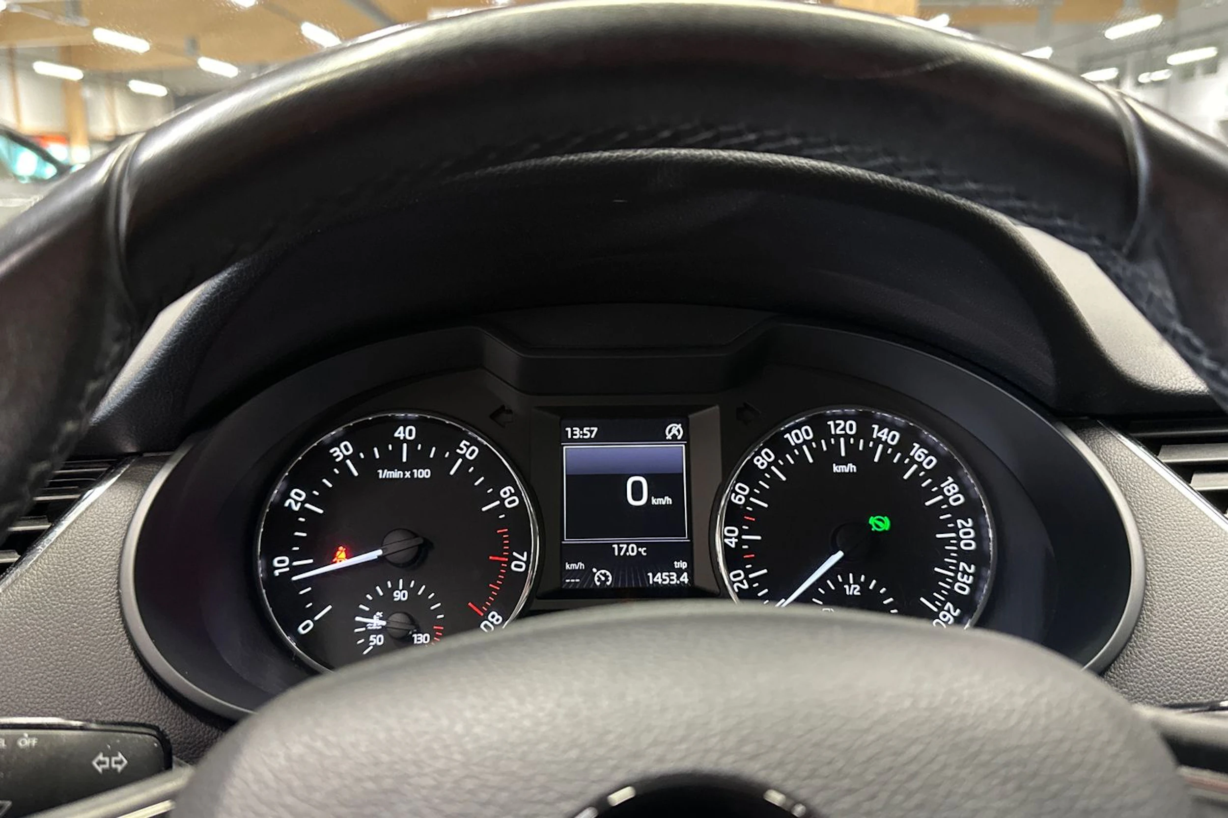 valkoinen Skoda Octavia 2015 kuva 18.