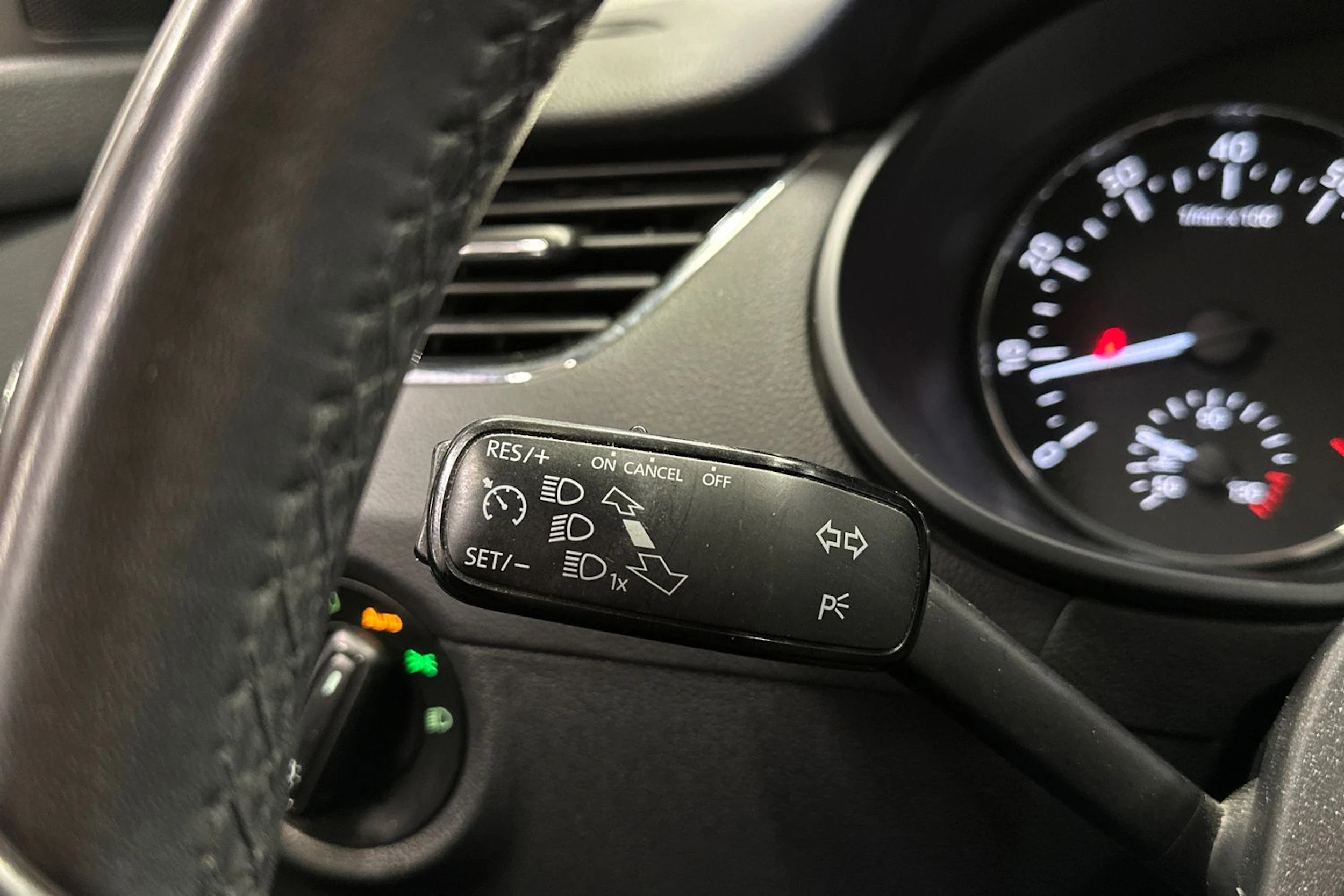 valkoinen Skoda Octavia 2015 kuva 19.