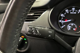 valkoinen Skoda Octavia 2015 kuva 19.