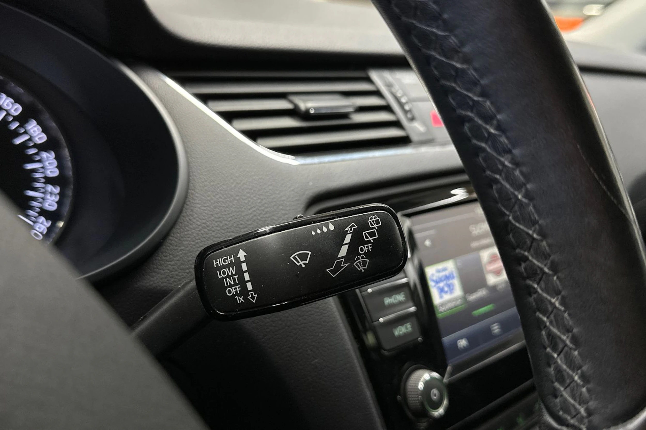 valkoinen Skoda Octavia 2015 kuva 20.