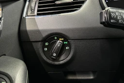 valkoinen Skoda Octavia 2015 kuva 21.