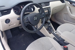 valkoinen Skoda Octavia 2016 kuva 3.