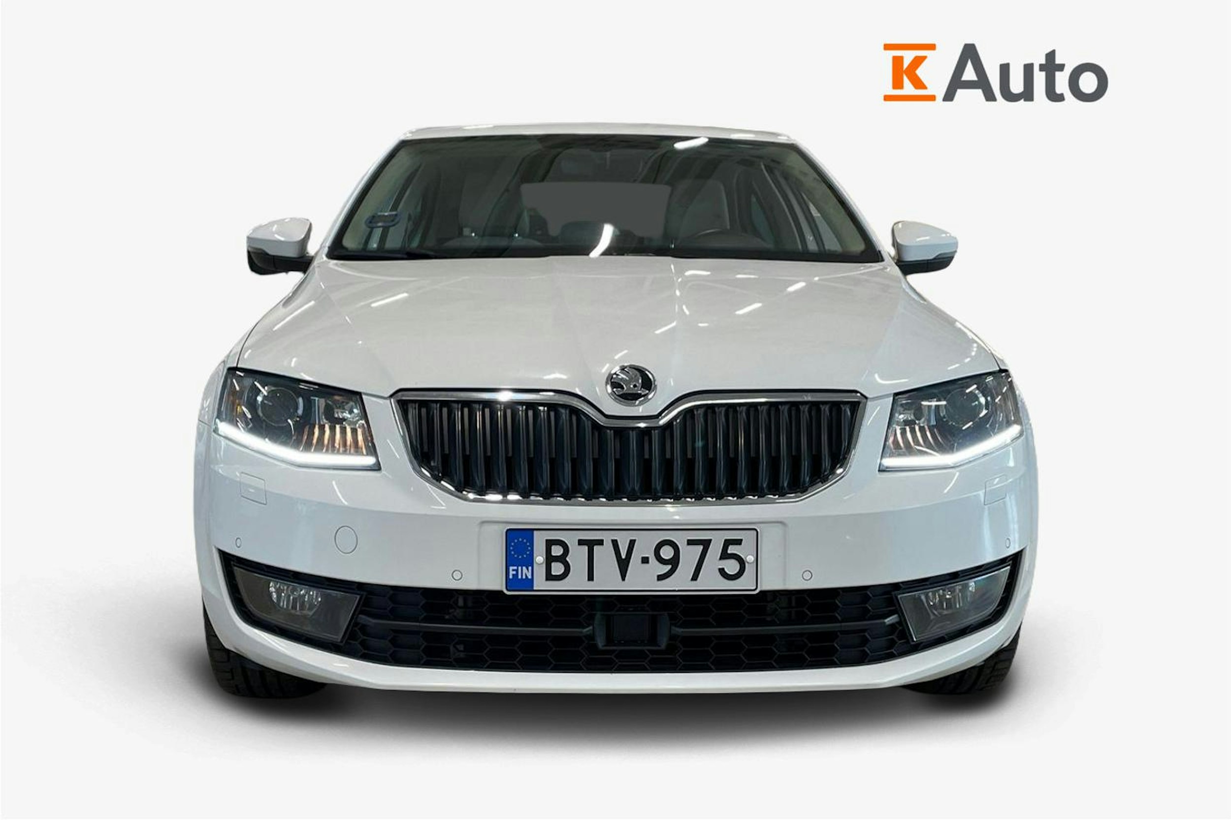 valkoinen Skoda Octavia 2017 kuva 5.