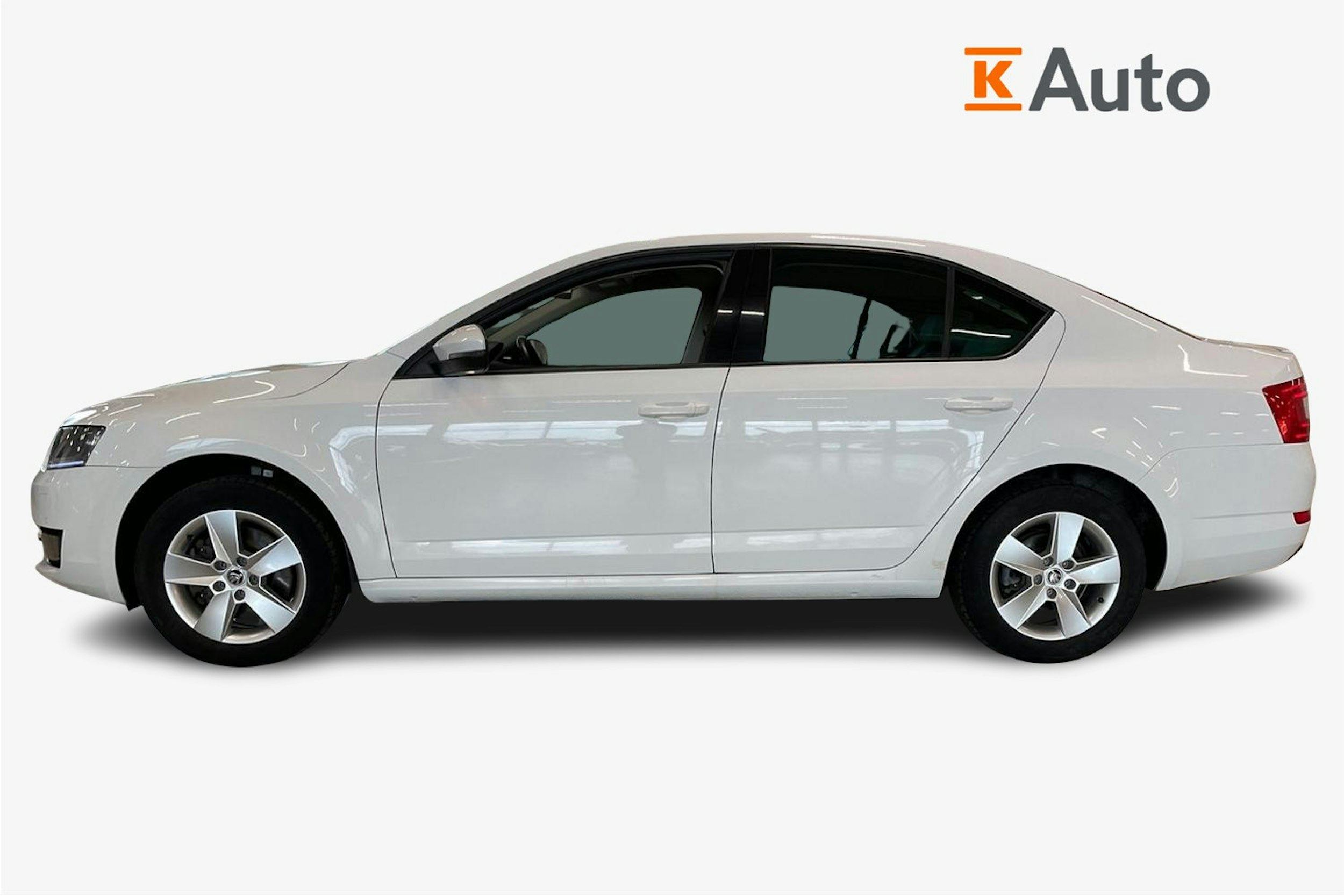 valkoinen Skoda Octavia 2017 kuva 6.