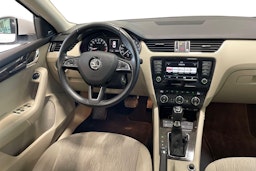 valkoinen Skoda Octavia 2017 kuva 9.