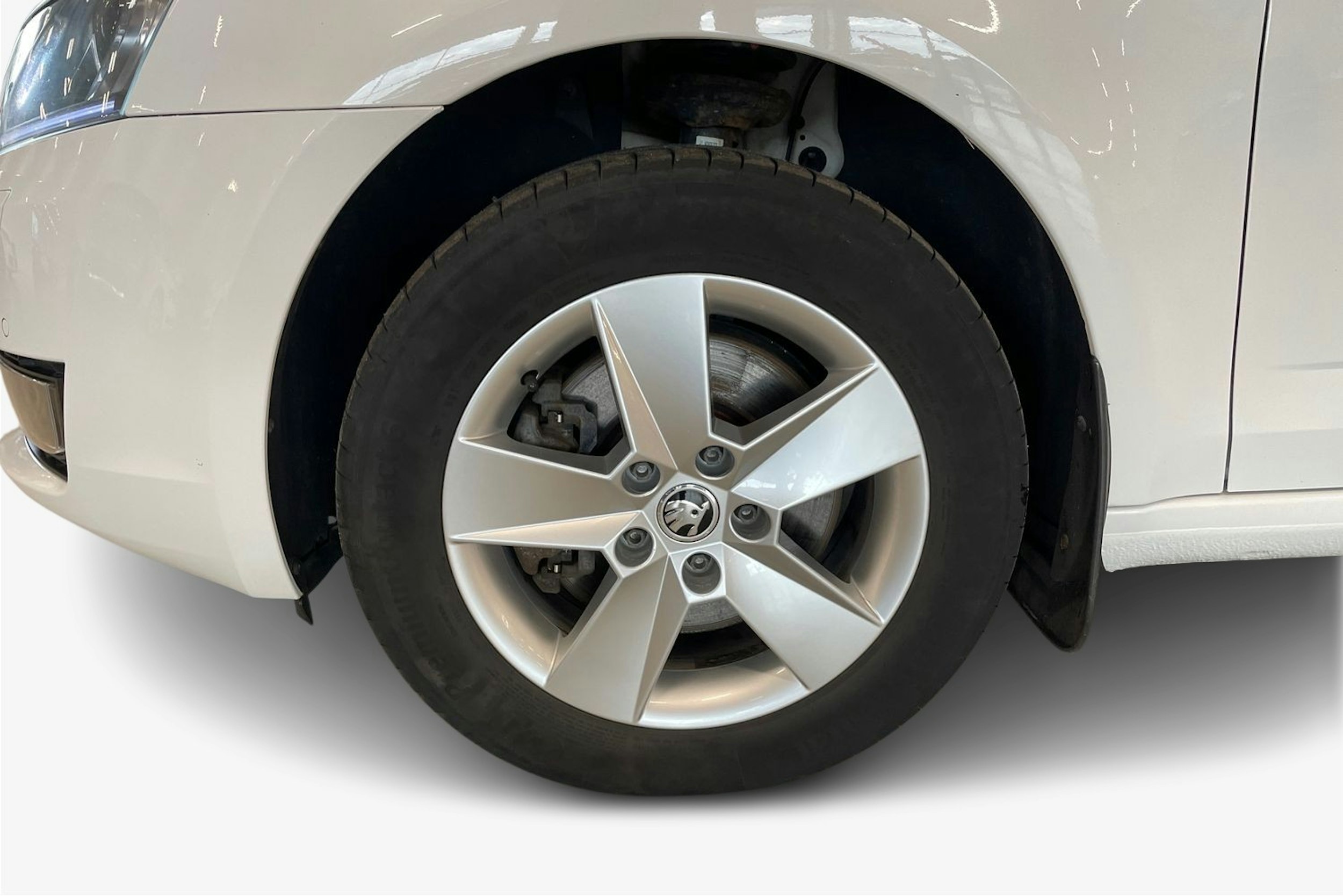 valkoinen Skoda Octavia 2017 kuva 11.