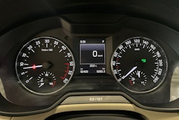 valkoinen Skoda Octavia 2017 kuva 19.