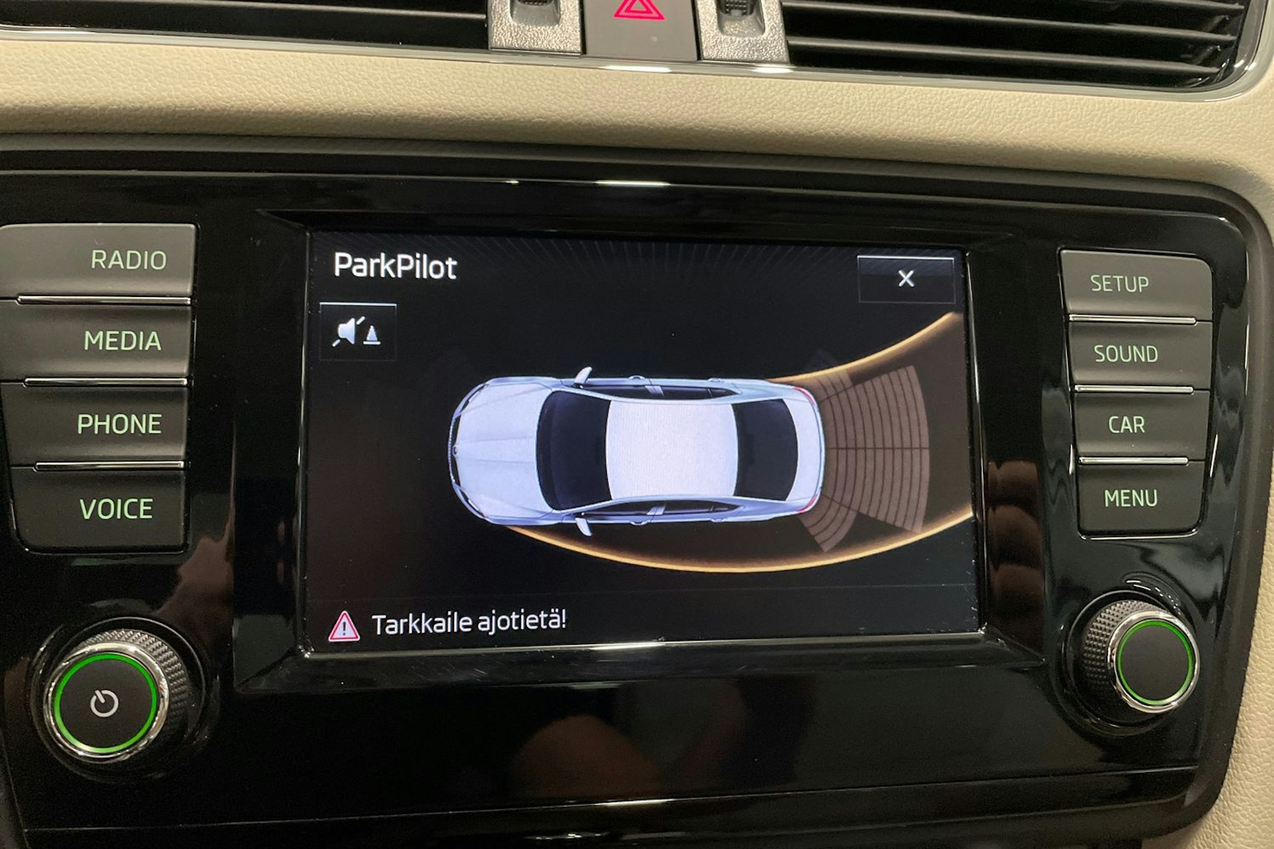 valkoinen Skoda Octavia 2017 kuva 21.
