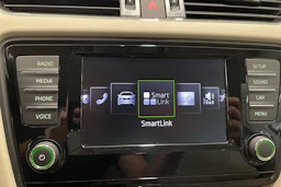 valkoinen Skoda Octavia 2017 kuva 22.